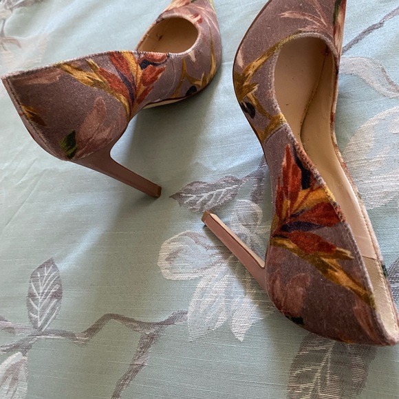 Size 5.5 Nine West Heels - Picture 3 of 4